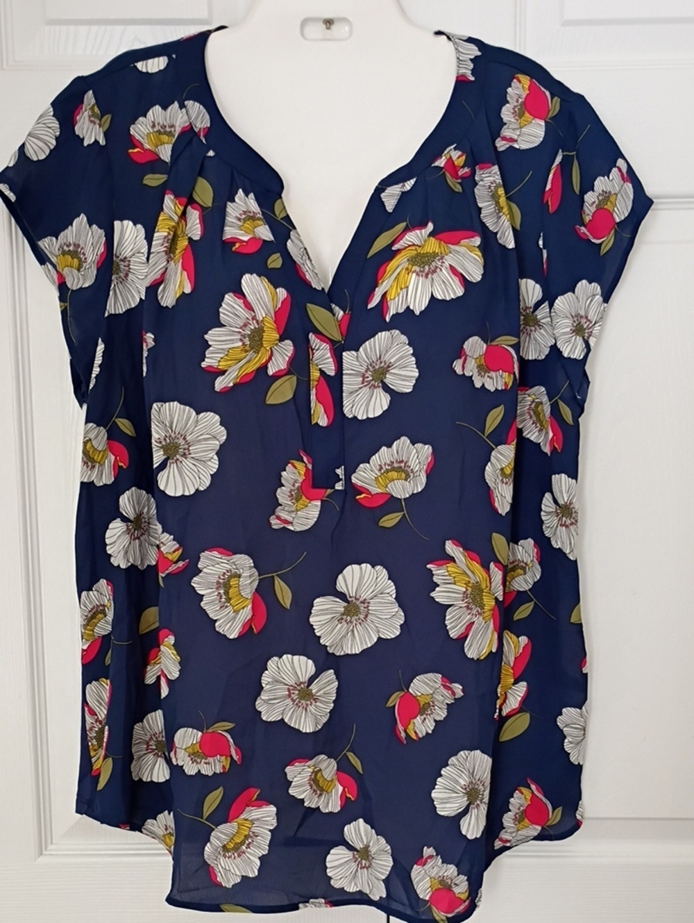 NWT Papermoon Navy Floral Split-Neck Blouse with Red Accents Size 1X